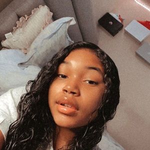 Meet your Posher, Yjana